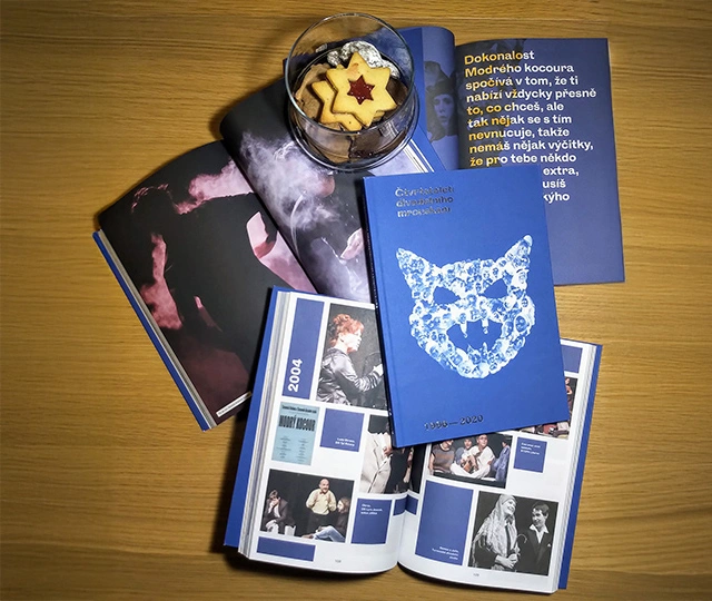 kniha Čtvrtstoletí divadelního mrouskání foto 01